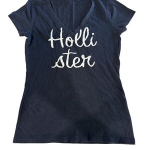 Hollister Women's Navy V-Neck Tee
